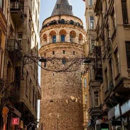 Cozy Flat With Balcony, Very Close To Galata Tower Isztambul